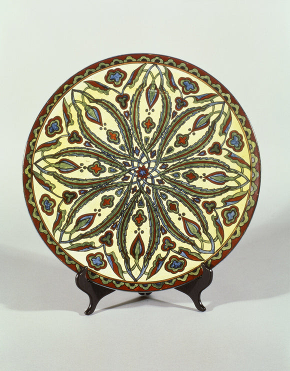 Large Doulton Charger in Iznik style, from Standen, stylized floral pattern ceramic in blue, green, red and pale yellow glaze