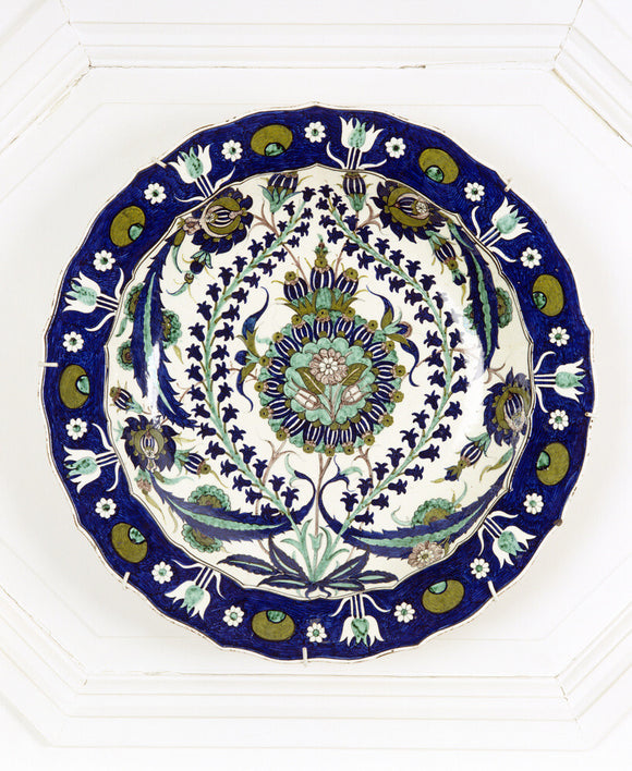 An Italian charger featuring blue and green Iznik decoration, dated 1881, in the Drawing Room at Standen, West Sussex
