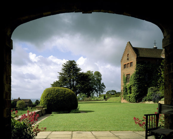 The Garden Front of Chartwell looking from north framed by the arch of Marlborough Pavillion