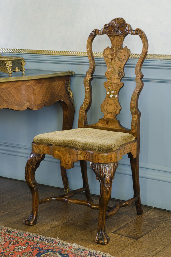 Walnut-veneered Dutch chair of late 17th-century